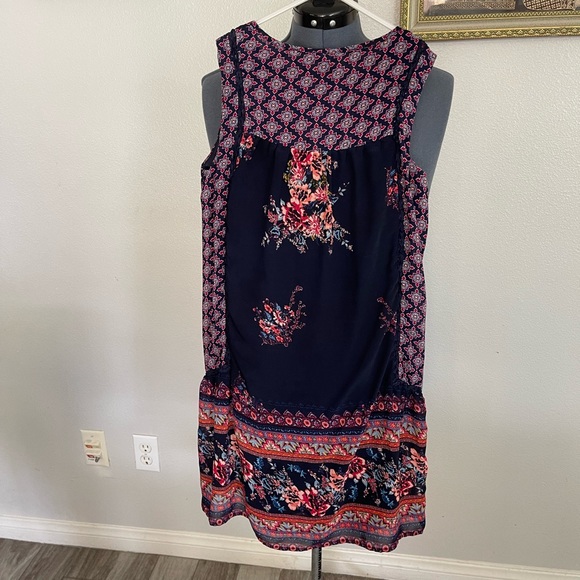 Xhilaration size XS , sleeveless dress , beautiful flowers and pattern - Picture 3 of 5